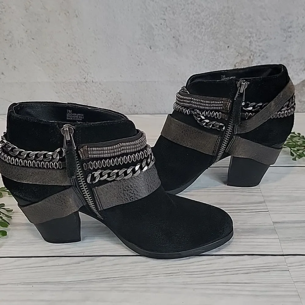 Trouve' Bristol Black Leather Ankle Boots with Chain Detail Womens Size 7M